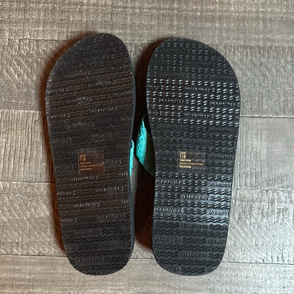 Yellow box flip-flops, turquoise size 7 1/2 - Picture 3 of 3